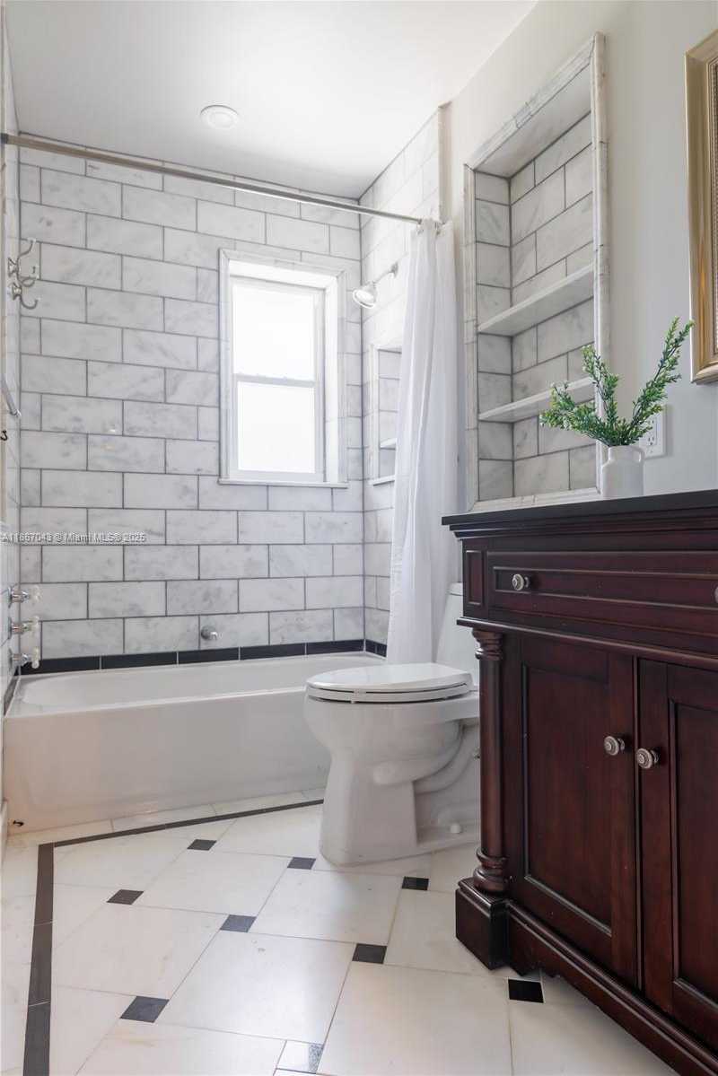Small Image of 250 NORTH EAST 48TH ST, Miami Number 14