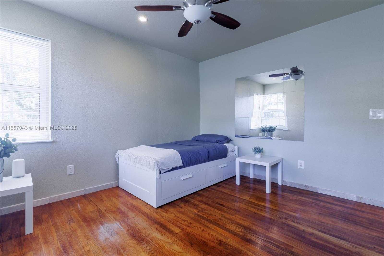 Small Image of 250 NORTH EAST 48TH ST, Miami Number 18