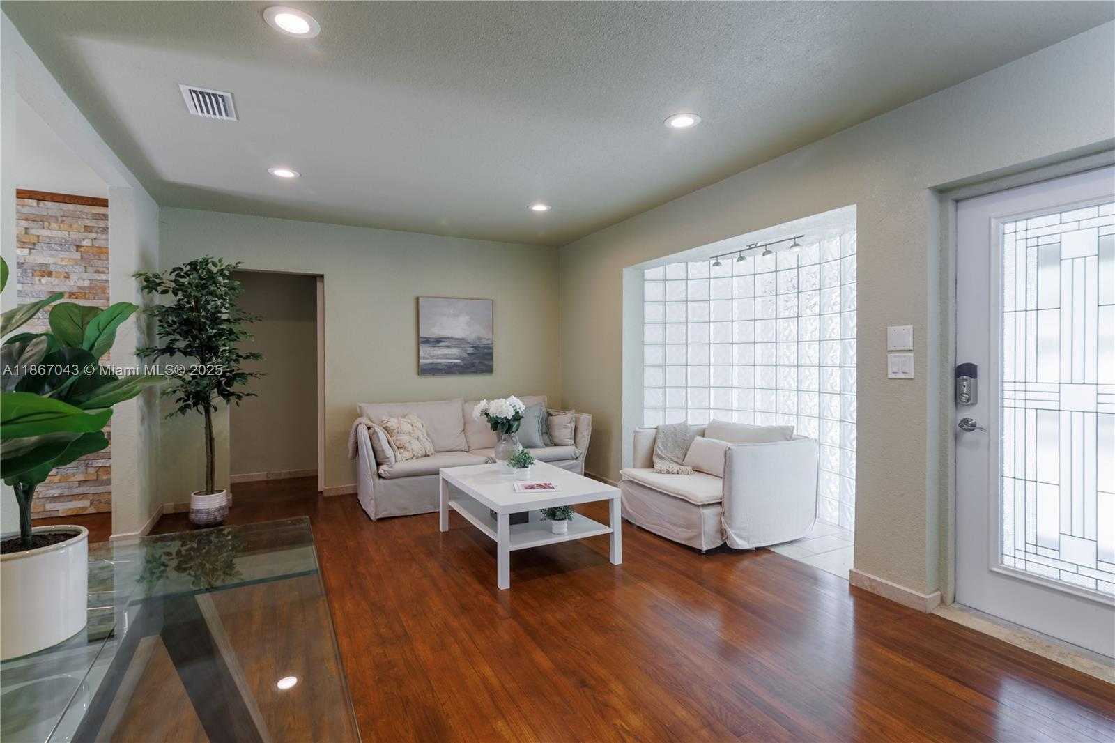 Small Image of 250 NORTH EAST 48TH ST, Miami Number 6