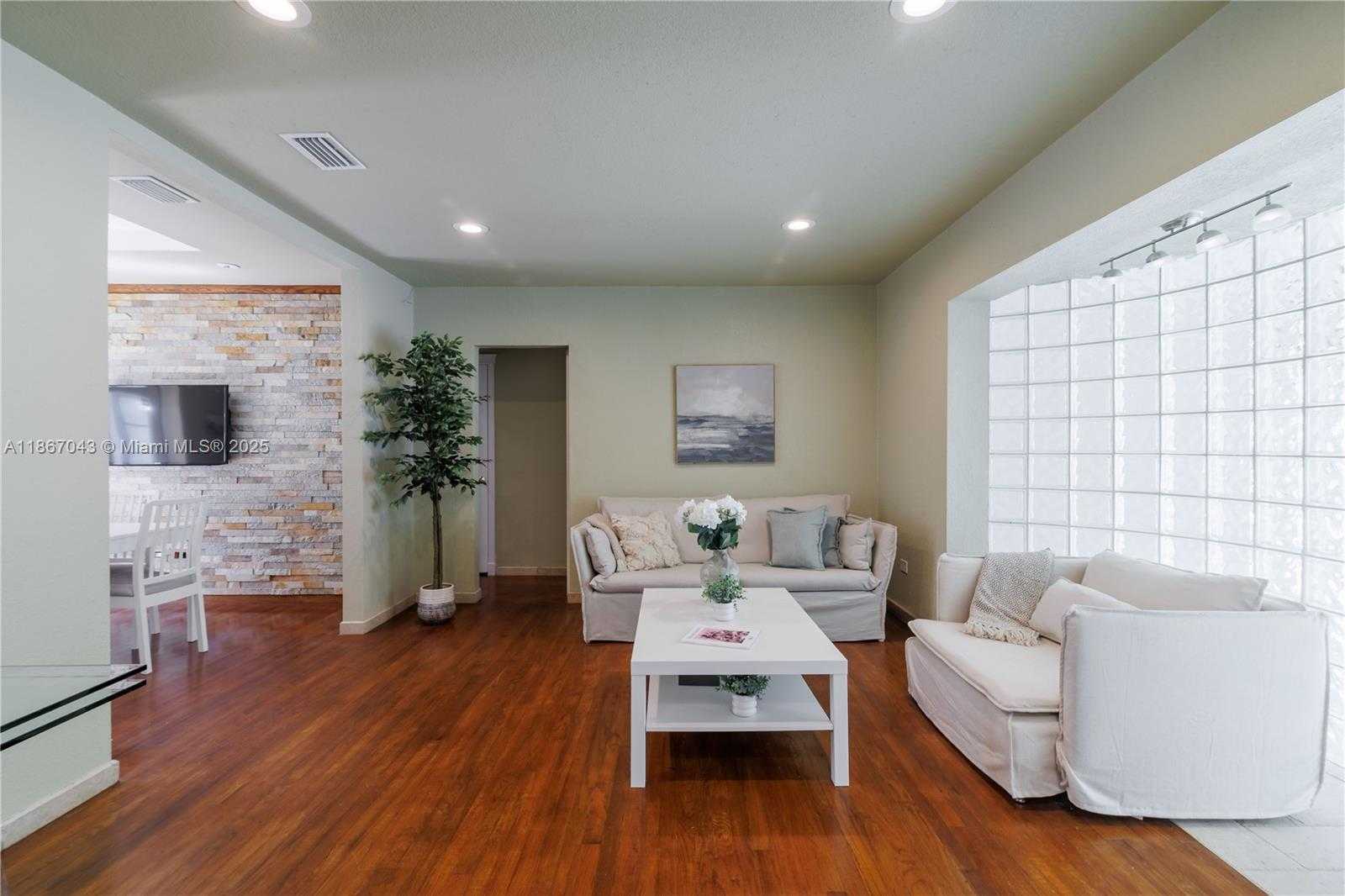 Small Image of 250 NORTH EAST 48TH ST, Miami Number 7
