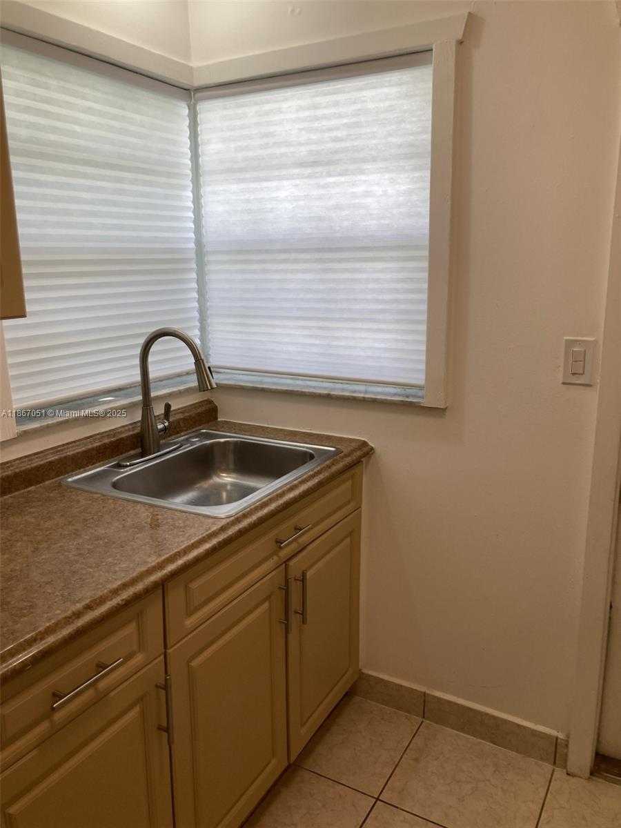 Small Image of 2101 BAY DR #3, Miami Beach Number 11