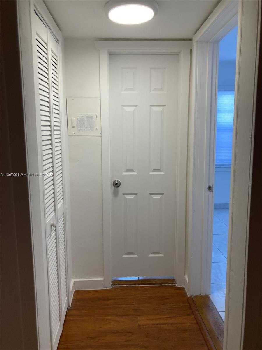 Small Image of 2101 BAY DR #3, Miami Beach Number 16