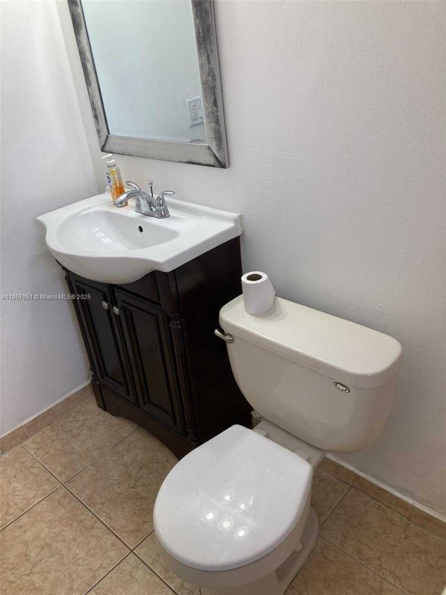 Small Image of 2101 BAY DR #3, Miami Beach Number 17