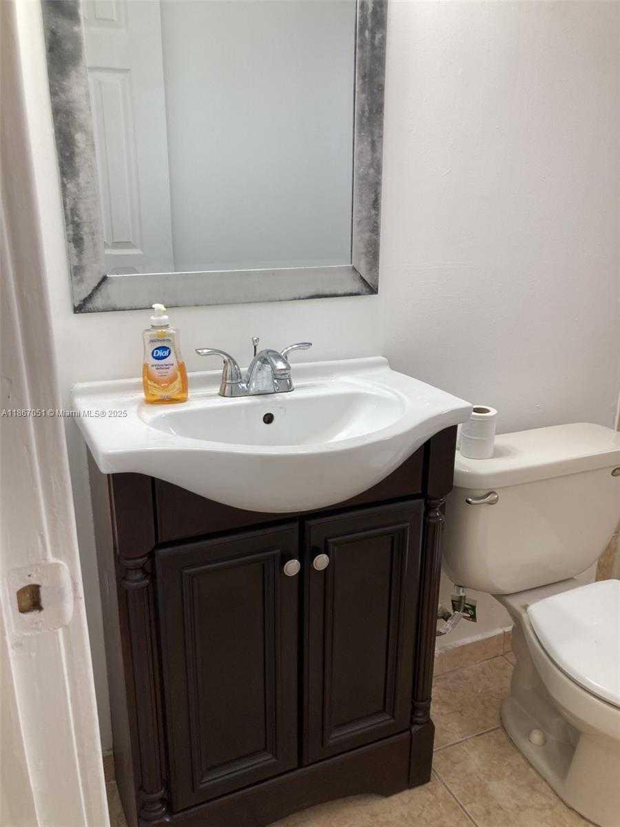 Small Image of 2101 BAY DR #3, Miami Beach Number 18