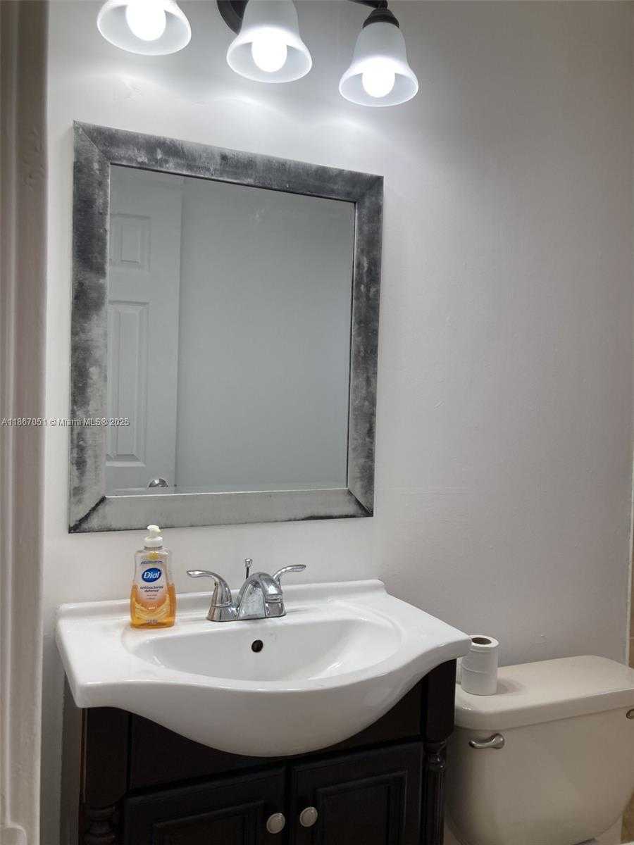 Small Image of 2101 BAY DR #3, Miami Beach Number 19