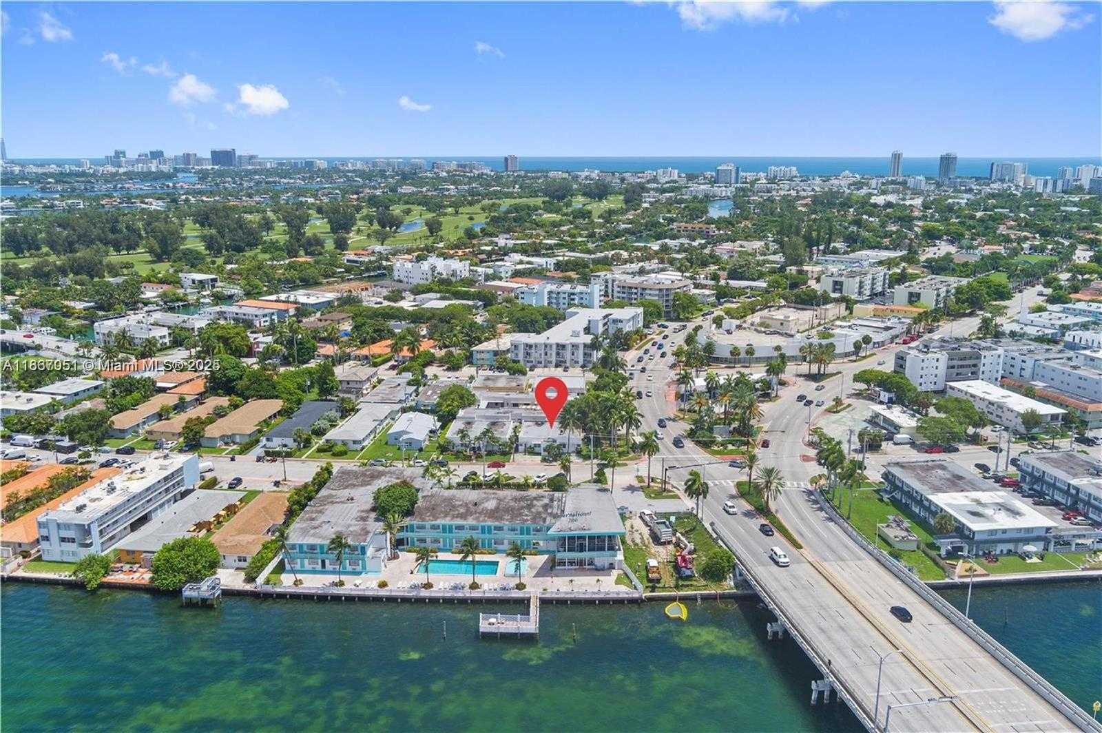 Small Image of 2101 BAY DR #3, Miami Beach Number 2