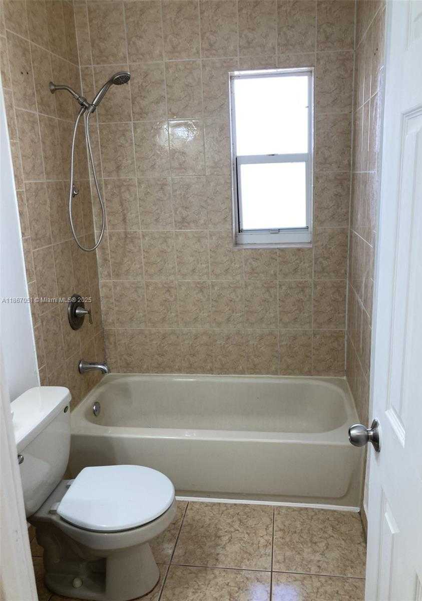 Small Image of 2101 BAY DR #3, Miami Beach Number 20