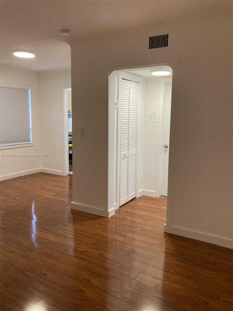 Small Image of 2101 BAY DR #3, Miami Beach Number 21