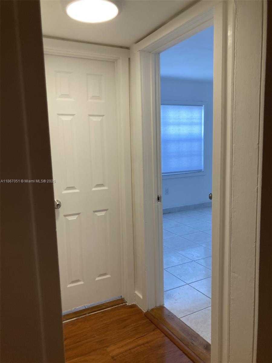 Small Image of 2101 BAY DR #3, Miami Beach Number 22