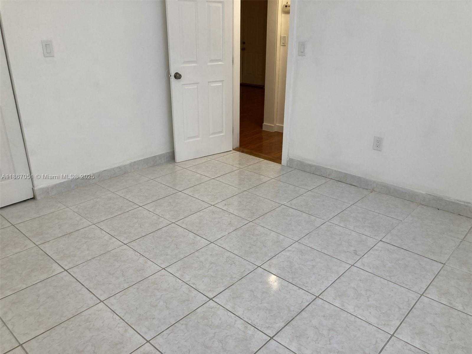 Small Image of 2101 BAY DR #3, Miami Beach Number 23