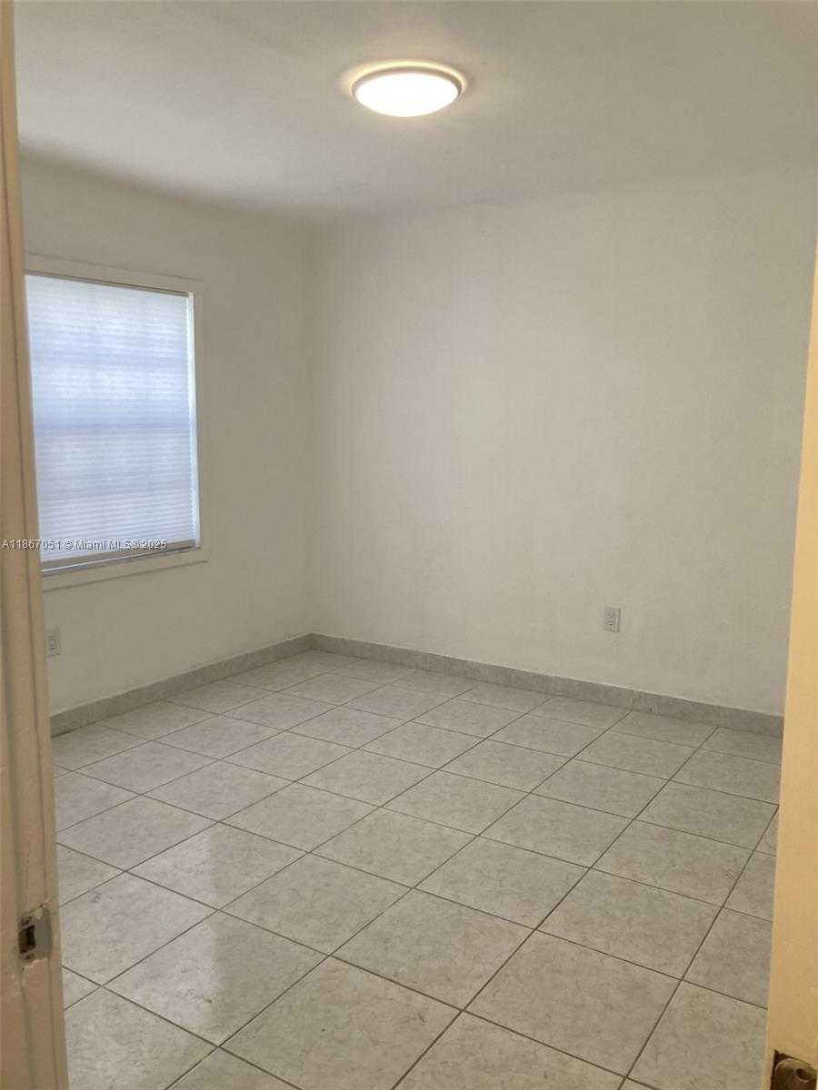 Small Image of 2101 BAY DR #3, Miami Beach Number 24