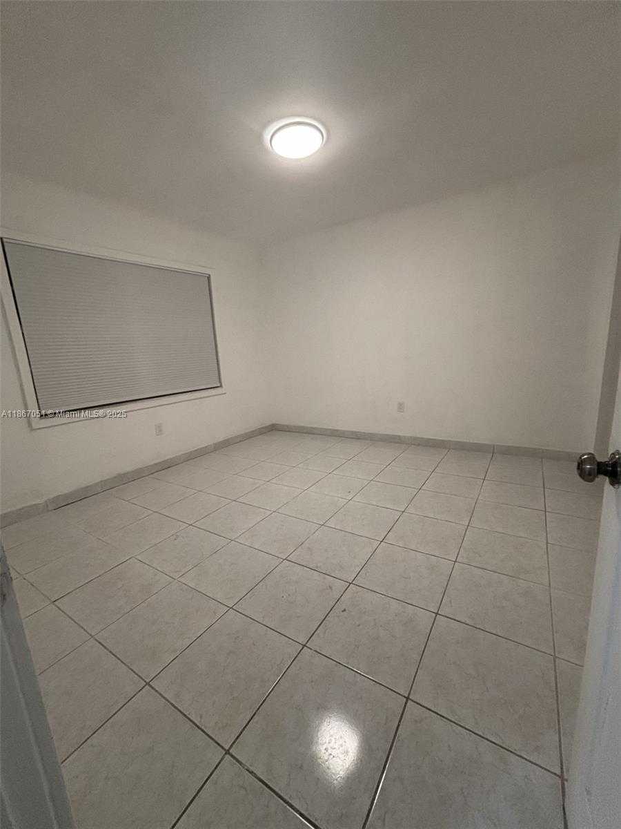 Small Image of 2101 BAY DR #3, Miami Beach Number 25