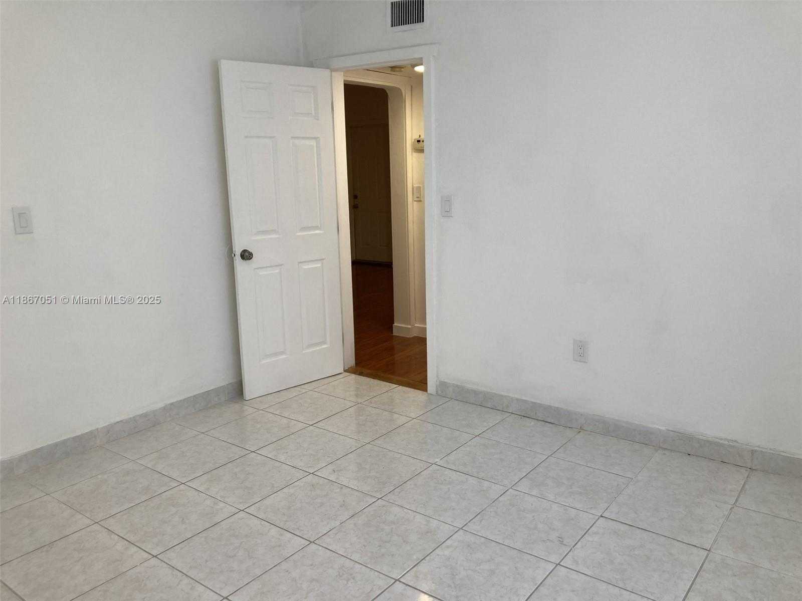 Small Image of 2101 BAY DR #3, Miami Beach Number 27
