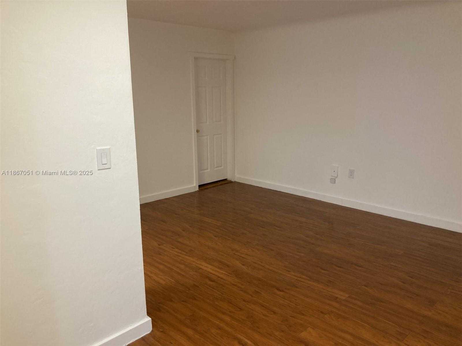 Small Image of 2101 BAY DR #3, Miami Beach Number 28