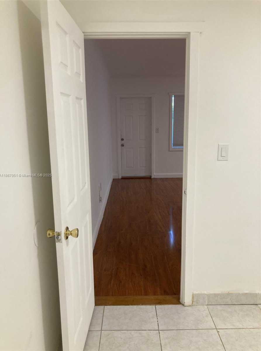 Small Image of 2101 BAY DR #3, Miami Beach Number 29