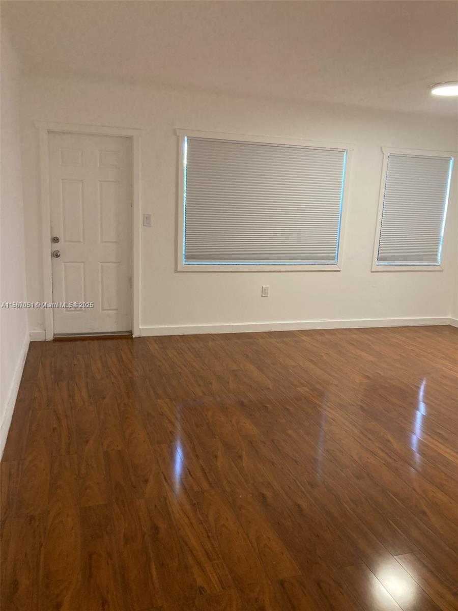 Small Image of 2101 BAY DR #3, Miami Beach Number 4