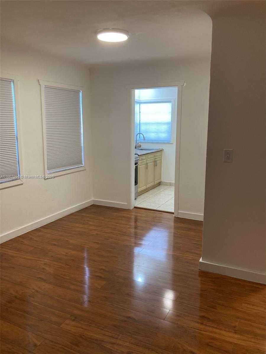 Small Image of 2101 BAY DR #3, Miami Beach Number 6