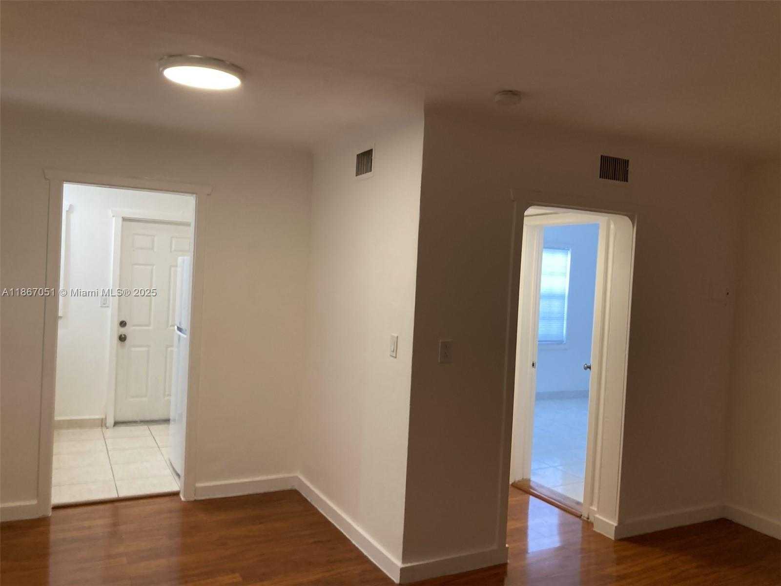 Small Image of 2101 BAY DR #3, Miami Beach Number 7