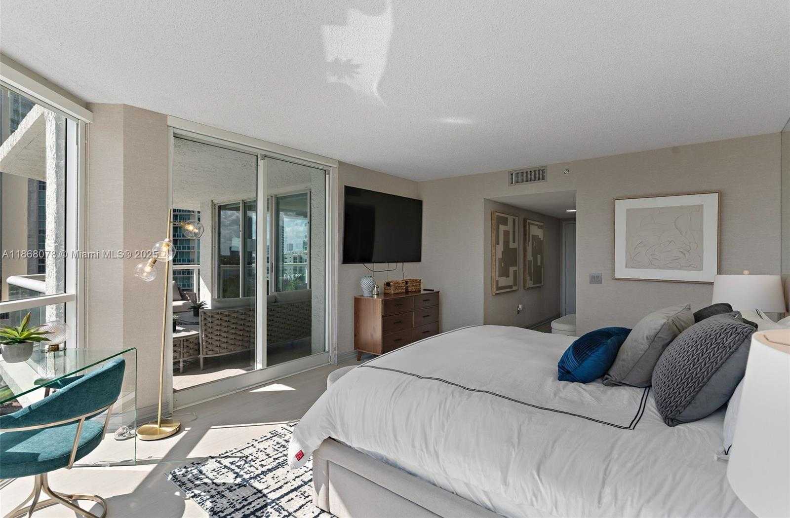 Small Image of 16400 COLLINS AVE #946, Sunny Isles Beach Number 22