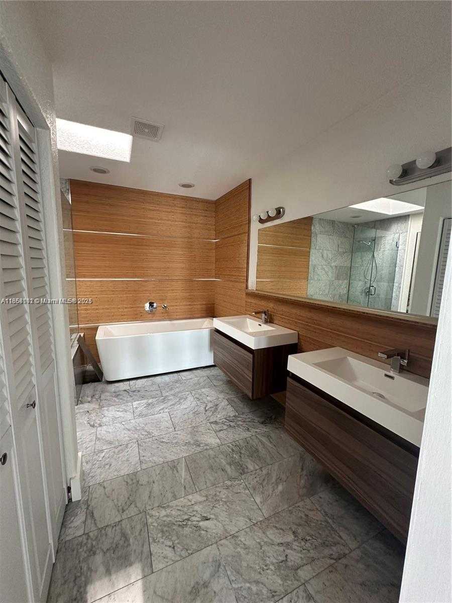 Small Image of 14609 SOUTH WEST 143RD CT, Miami Number 16