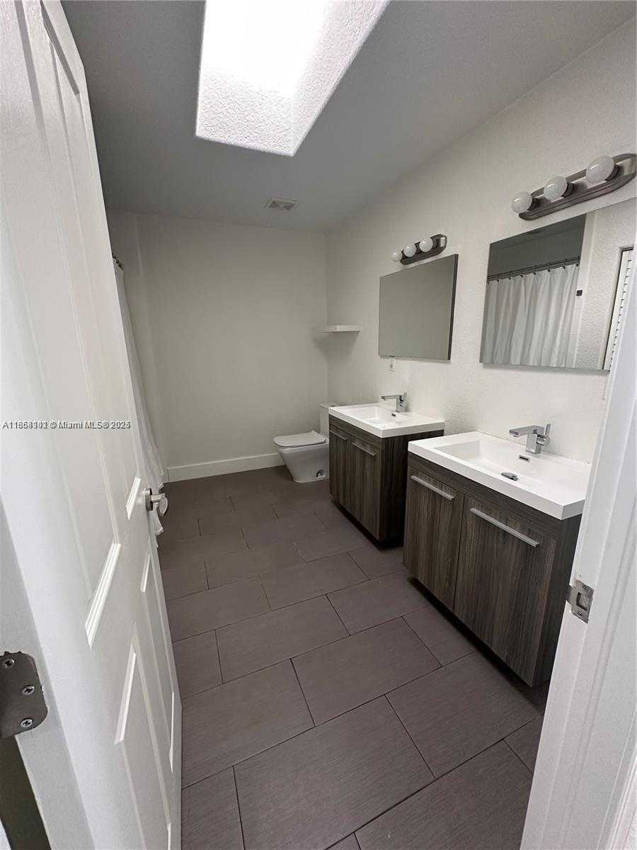 Small Image of 14609 SOUTH WEST 143RD CT, Miami Number 17
