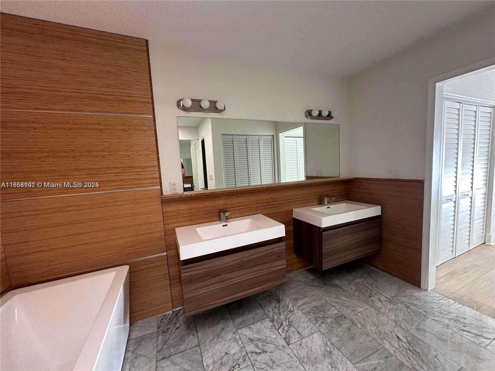Small Image of 14609 SOUTH WEST 143RD CT, Miami Number 18