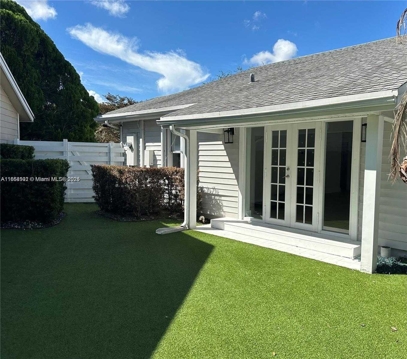 Small Image of 14609 SOUTH WEST 143RD CT, Miami Number 2