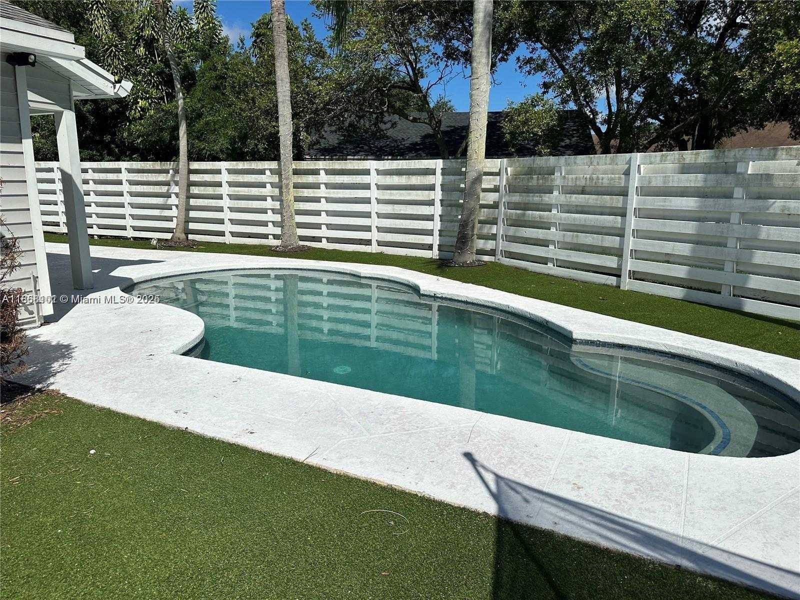 Small Image of 14609 SOUTH WEST 143RD CT, Miami Number 3