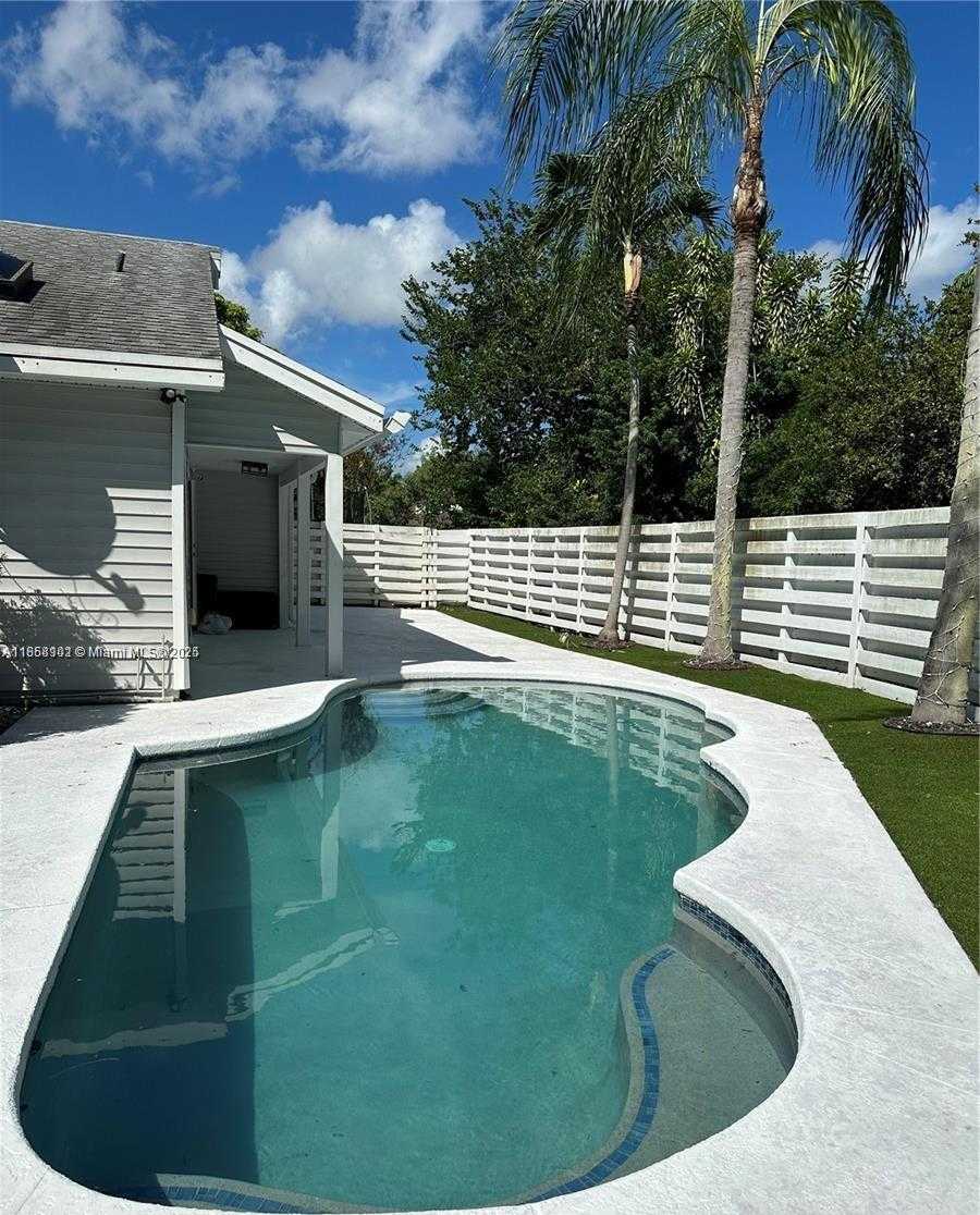 Small Image of 14609 SOUTH WEST 143RD CT, Miami Number 4