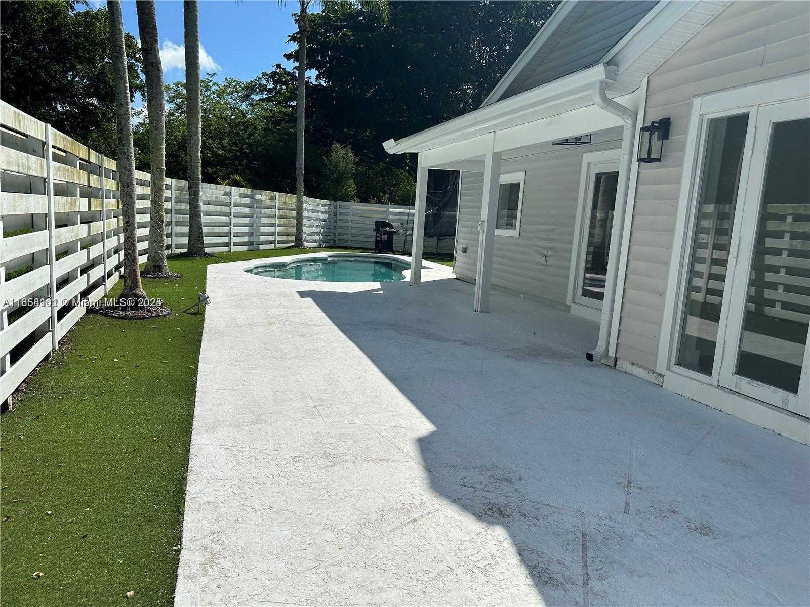 Small Image of 14609 SOUTH WEST 143RD CT, Miami Number 5