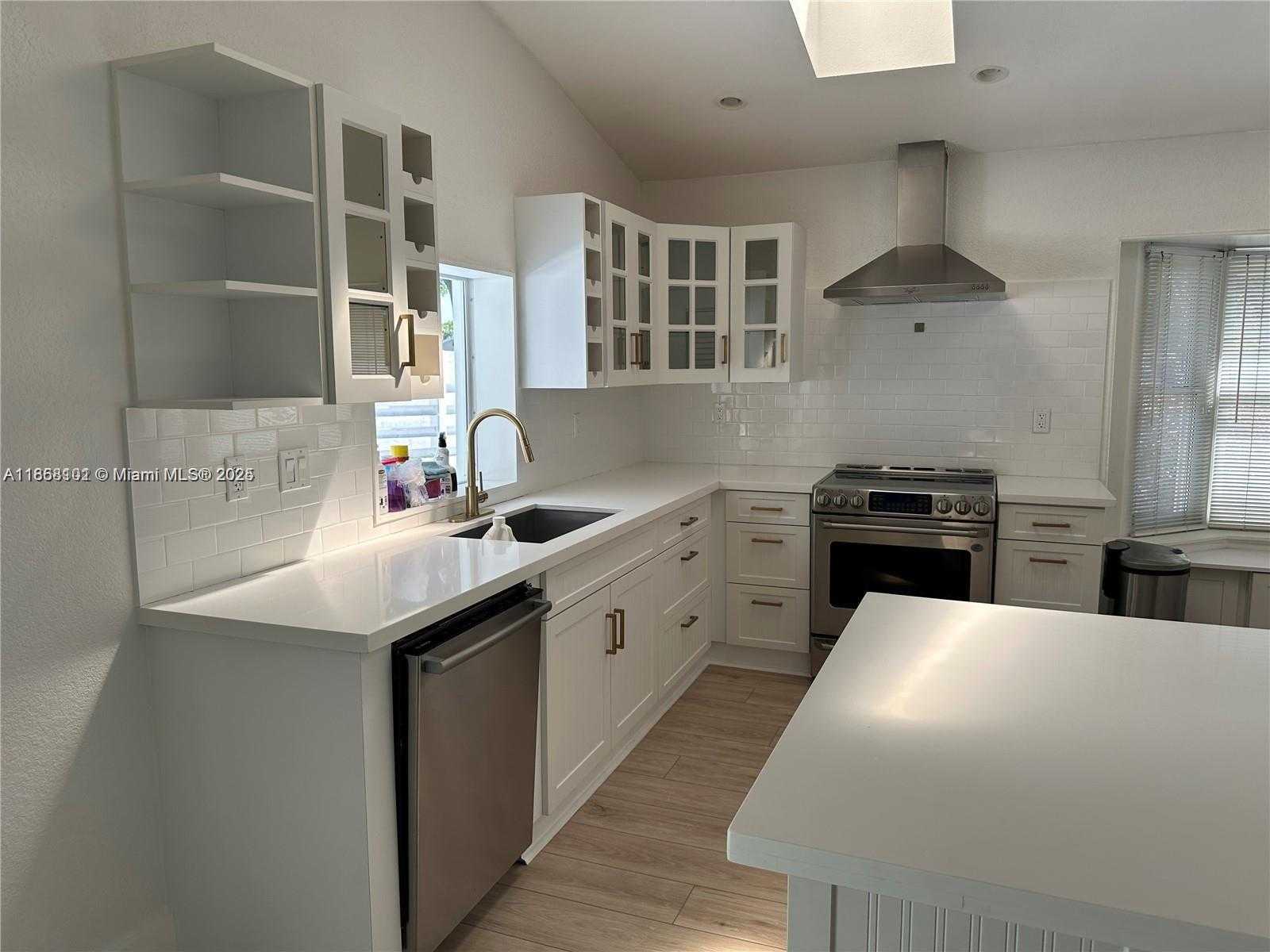 Small Image of 14609 SOUTH WEST 143RD CT, Miami Number 8