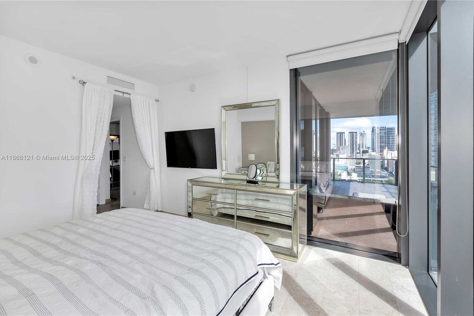 Small Image of 68 SOUTH EAST 6TH ST #1611, Miami Number 15