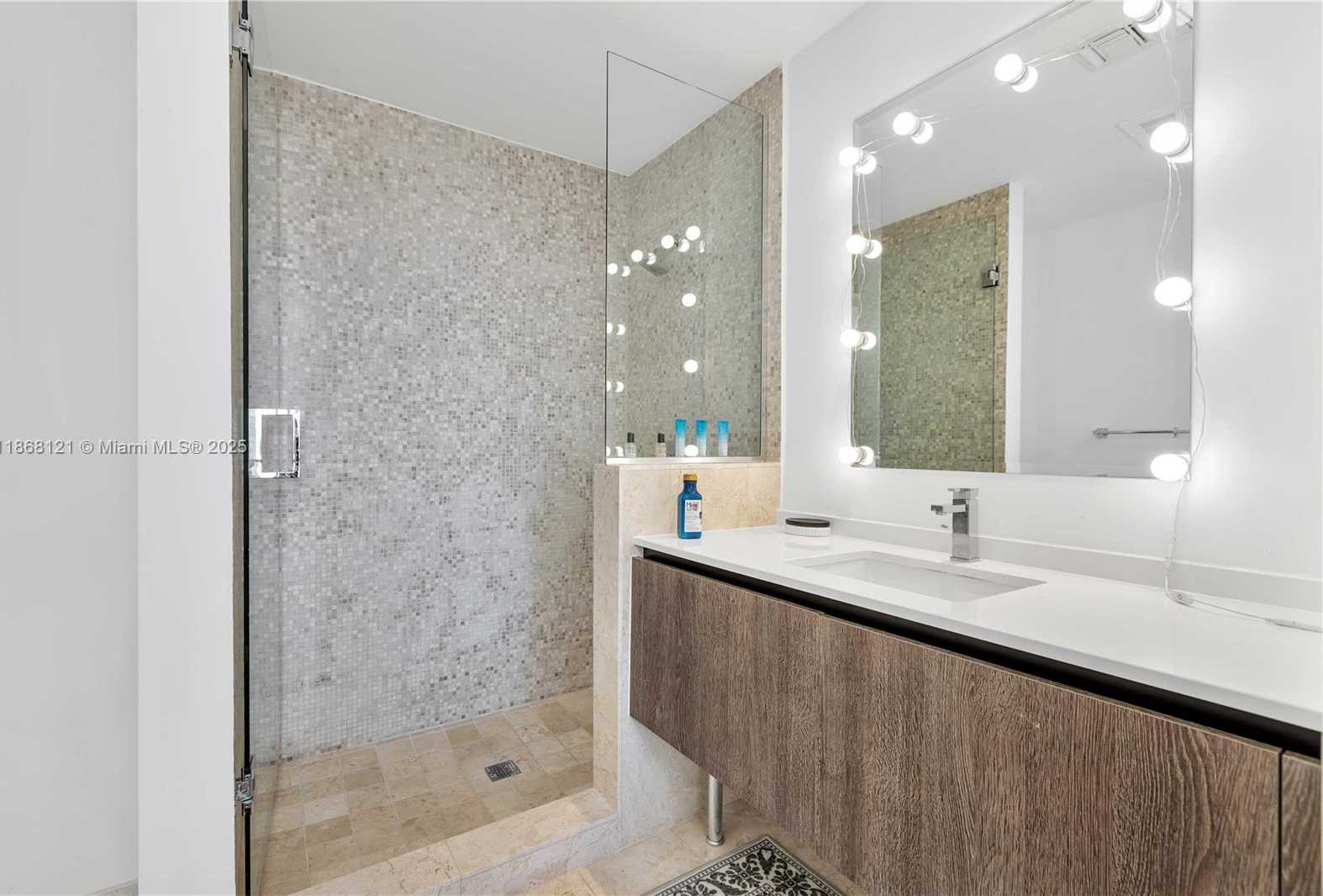 Small Image of 68 SOUTH EAST 6TH ST #1611, Miami Number 17