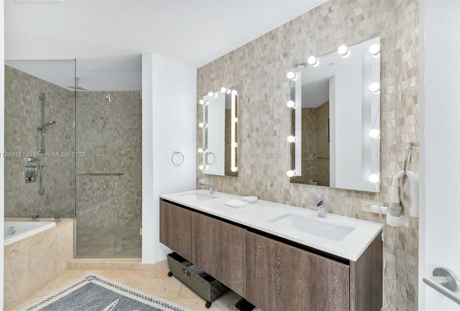Small Image of 68 SOUTH EAST 6TH ST #1611, Miami Number 18