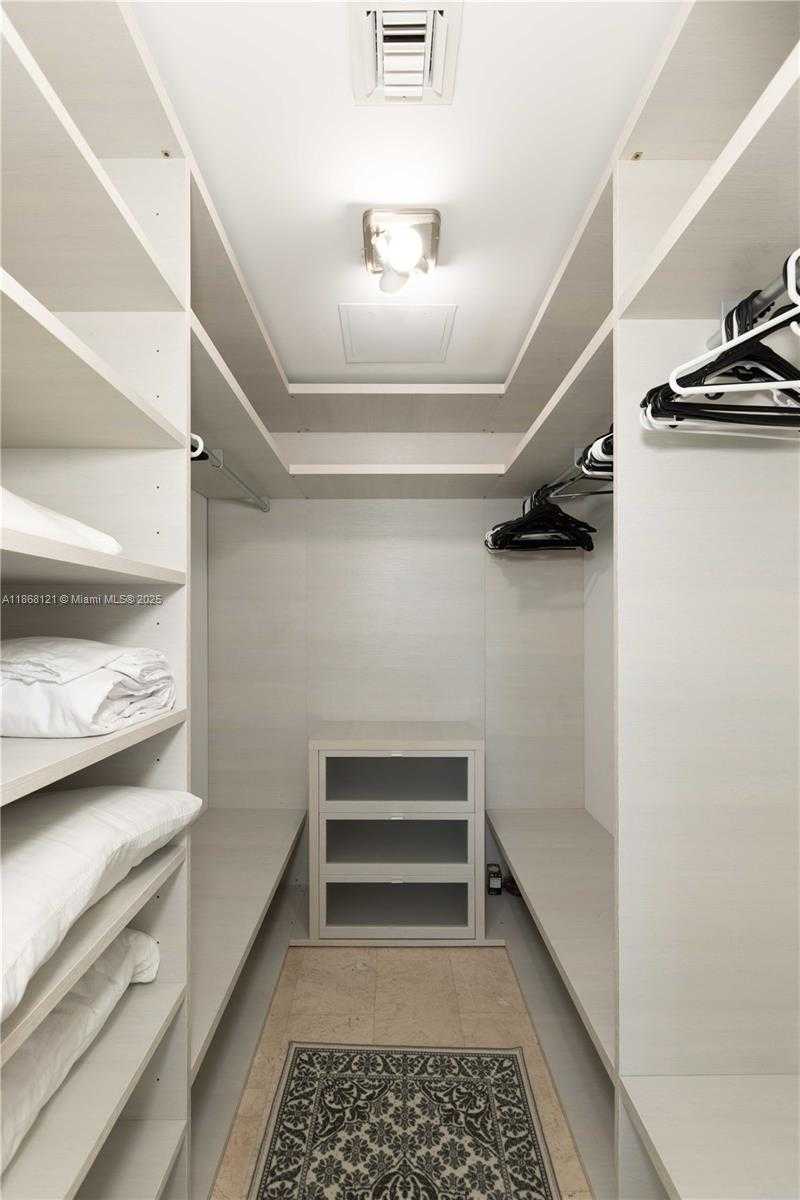 Small Image of 68 SOUTH EAST 6TH ST #1611, Miami Number 22