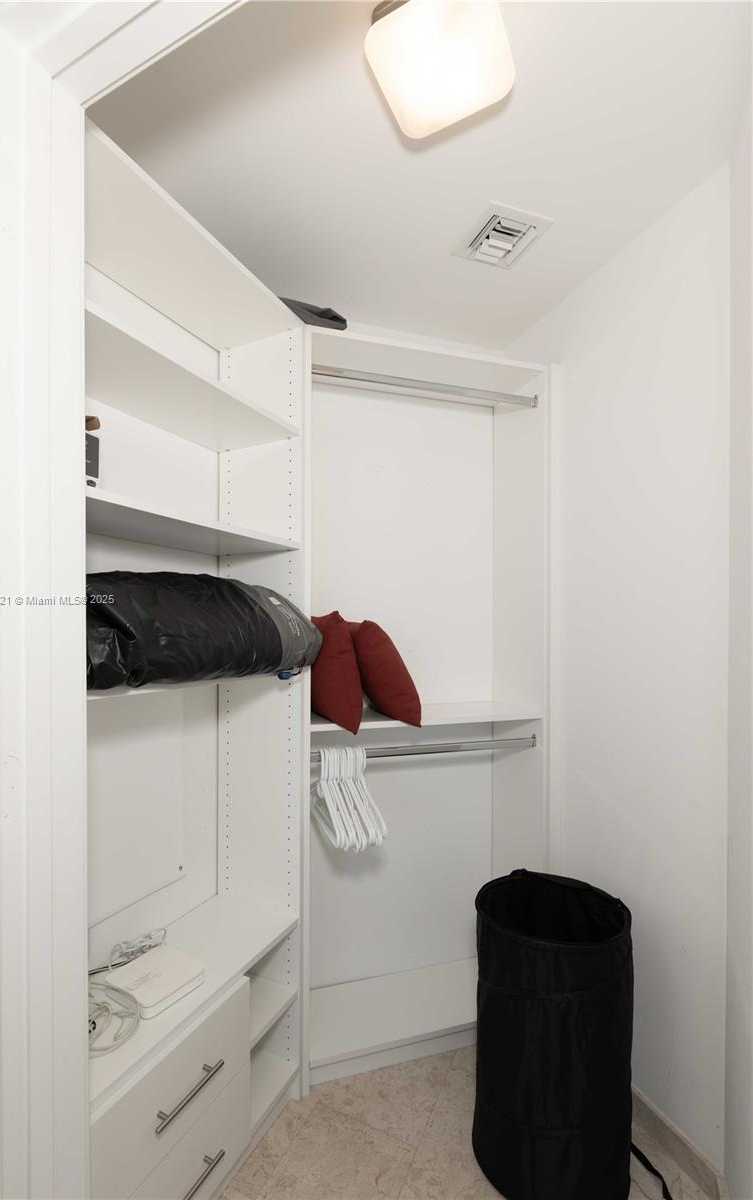 Small Image of 68 SOUTH EAST 6TH ST #1611, Miami Number 24