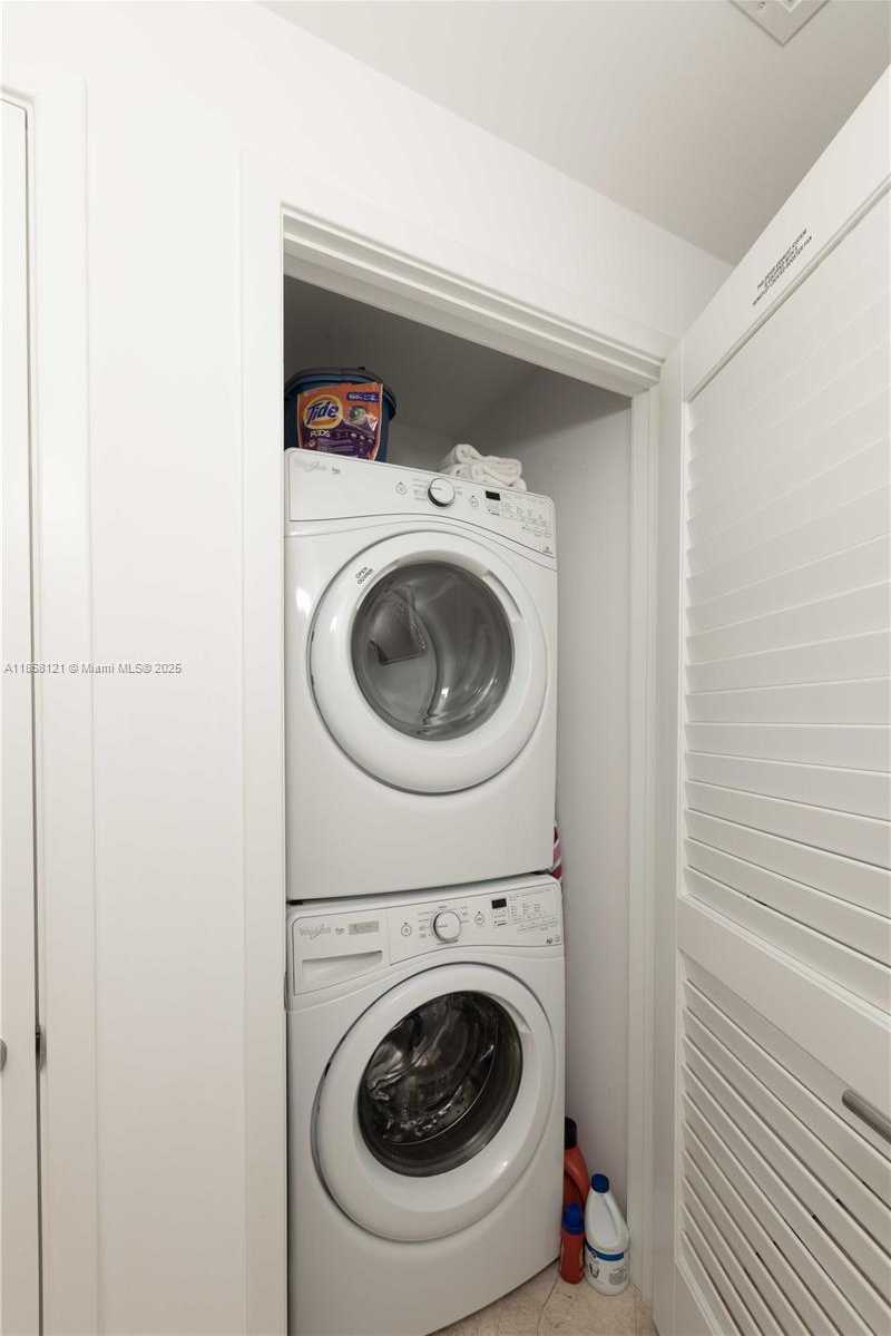 Small Image of 68 SOUTH EAST 6TH ST #1611, Miami Number 25