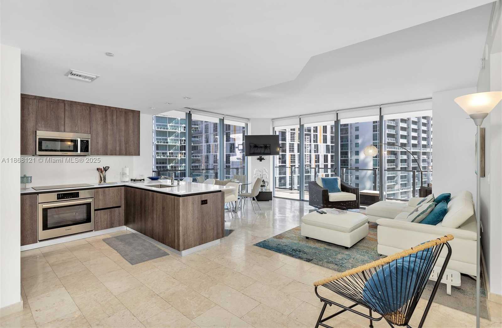 Small Image of 68 SOUTH EAST 6TH ST #1611, Miami Number 3