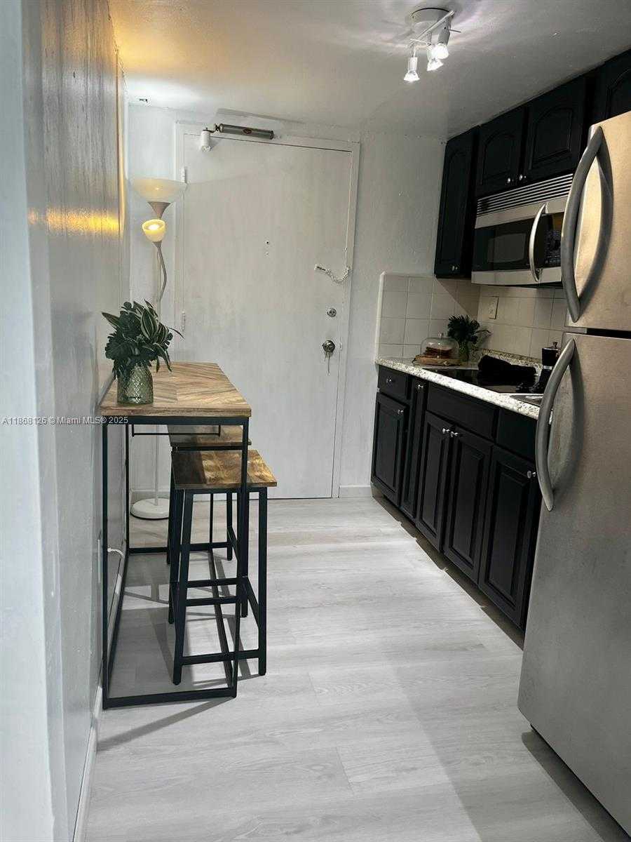 Small Image of 18071 BISCAYNE BLVD #1402, Aventura Number 16