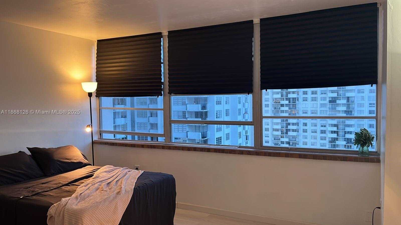 Small Image of 18071 BISCAYNE BLVD #1402, Aventura Number 2