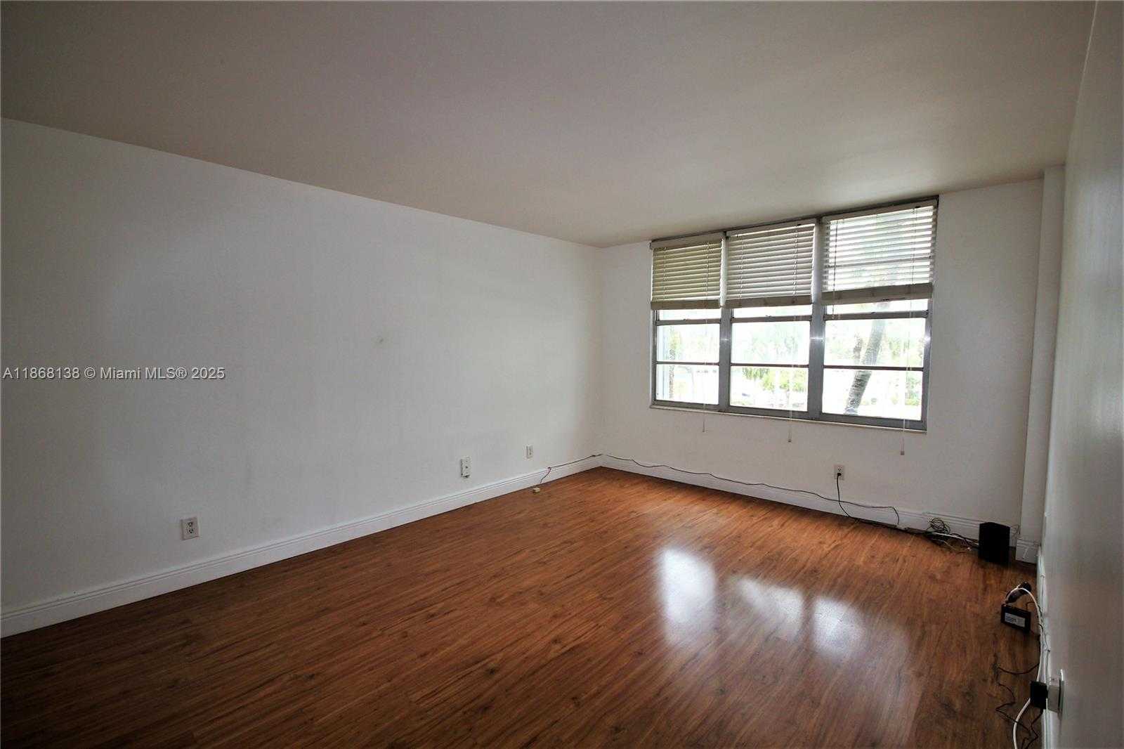 Small Image of 5151 COLLINS AVE #422, Miami Beach Number 12