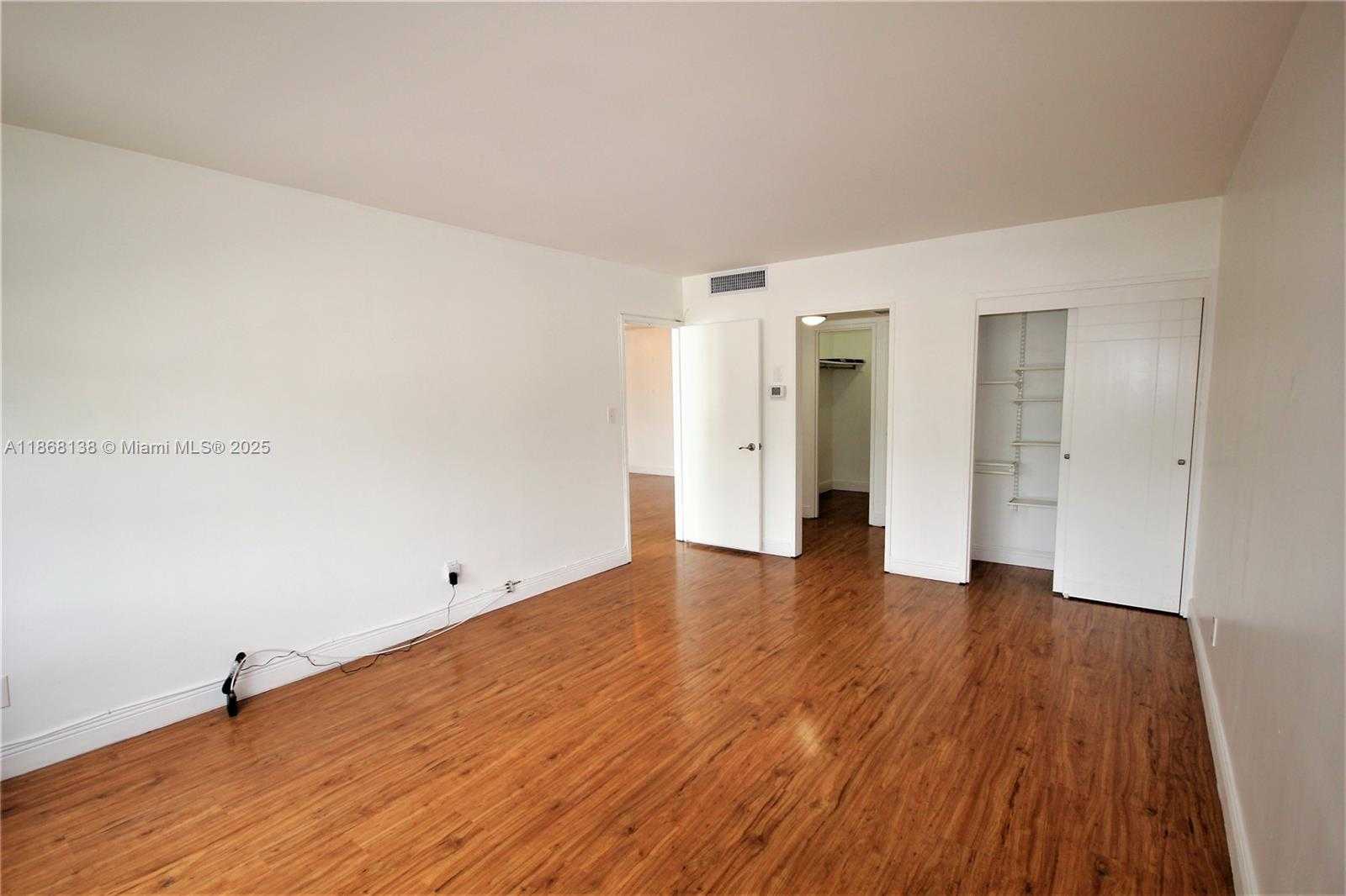 Small Image of 5151 COLLINS AVE #422, Miami Beach Number 13