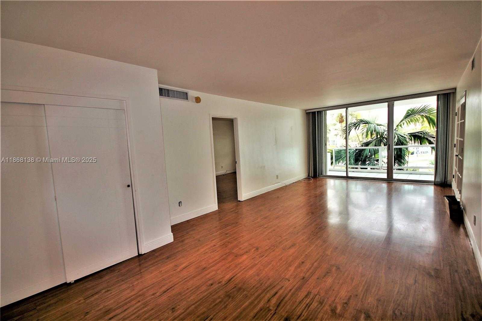 Small Image of 5151 COLLINS AVE #422, Miami Beach Number 2