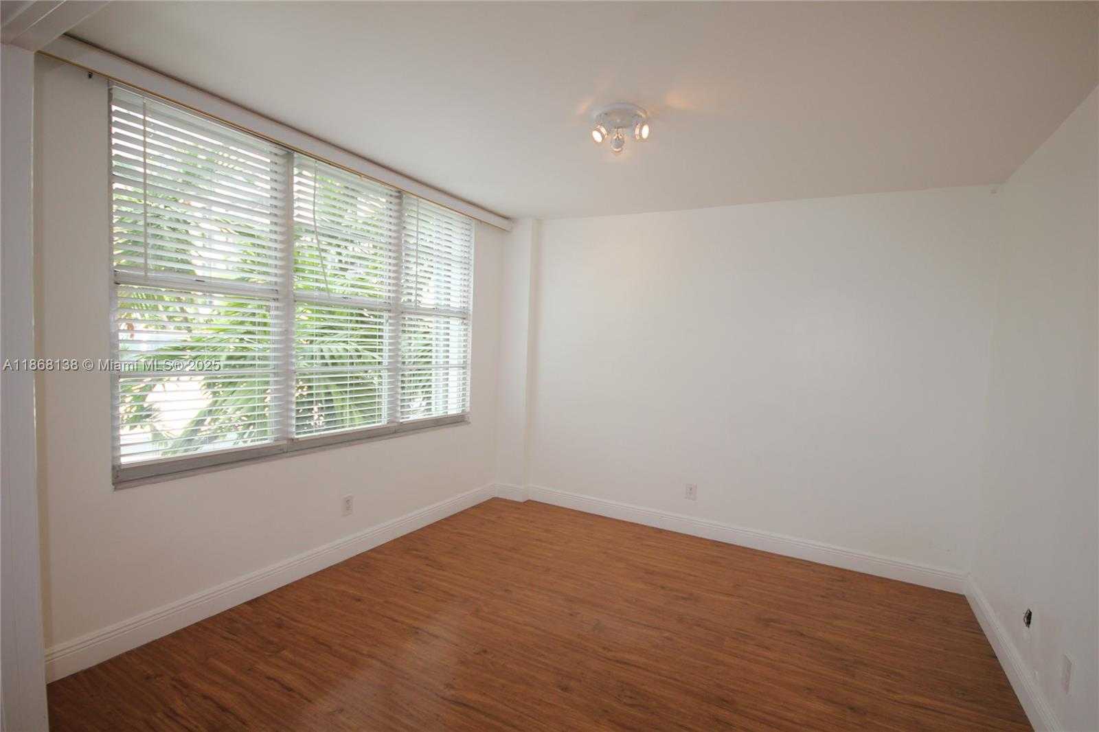 Small Image of 5151 COLLINS AVE #422, Miami Beach Number 8