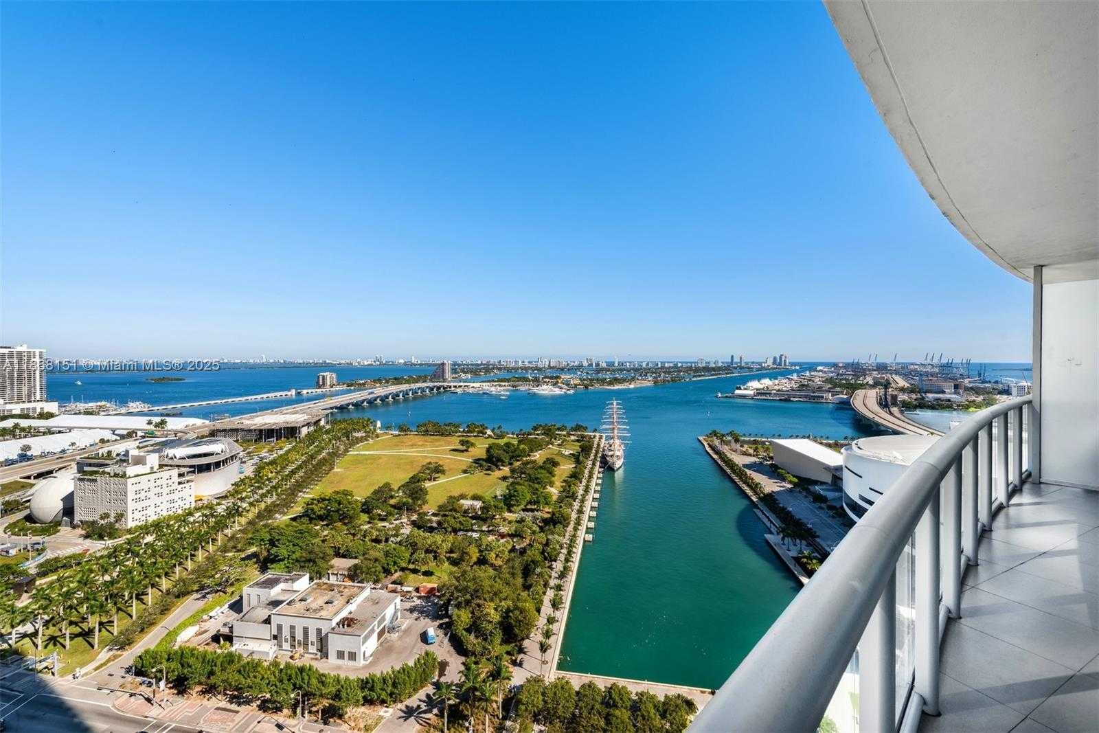 Small Image of 888 BISCAYNE BLVD #2712, Miami Number 2