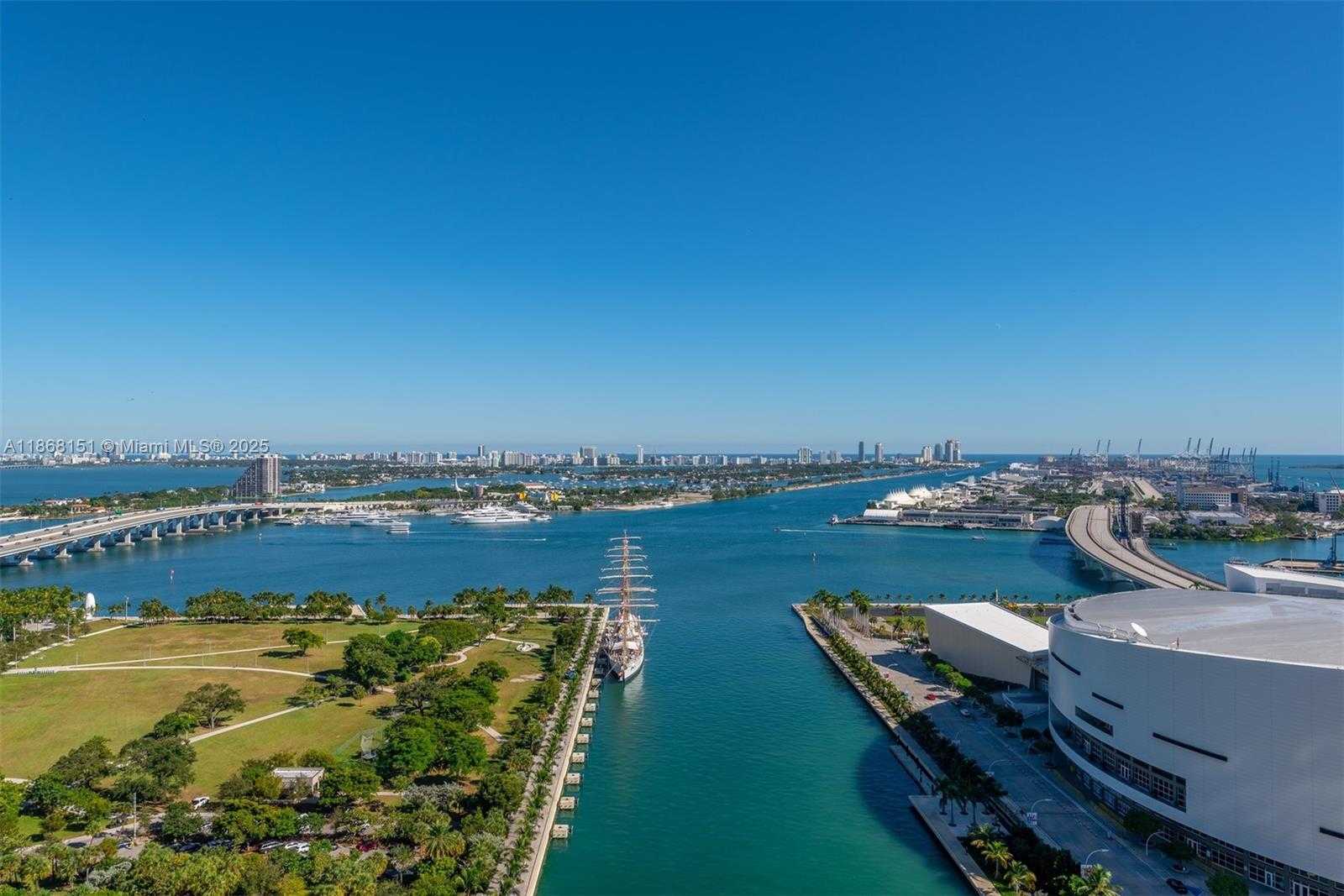 Small Image of 888 BISCAYNE BLVD #2712, Miami Number 3