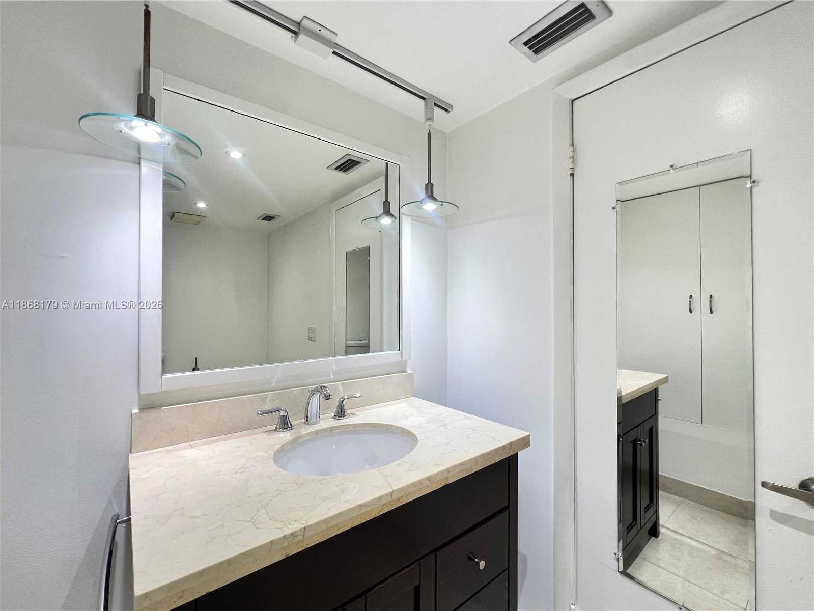 Small Image of 155 SUNRISE DR #3A, Key Biscayne Number 18