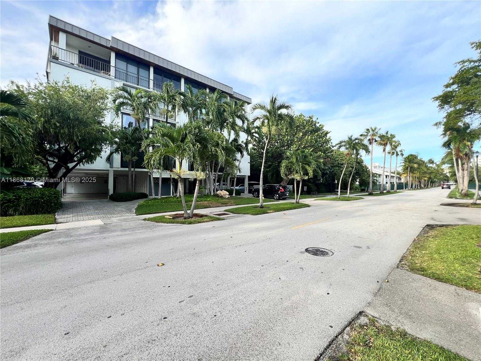 Small Image of 155 SUNRISE DR #3A, Key Biscayne Number 2