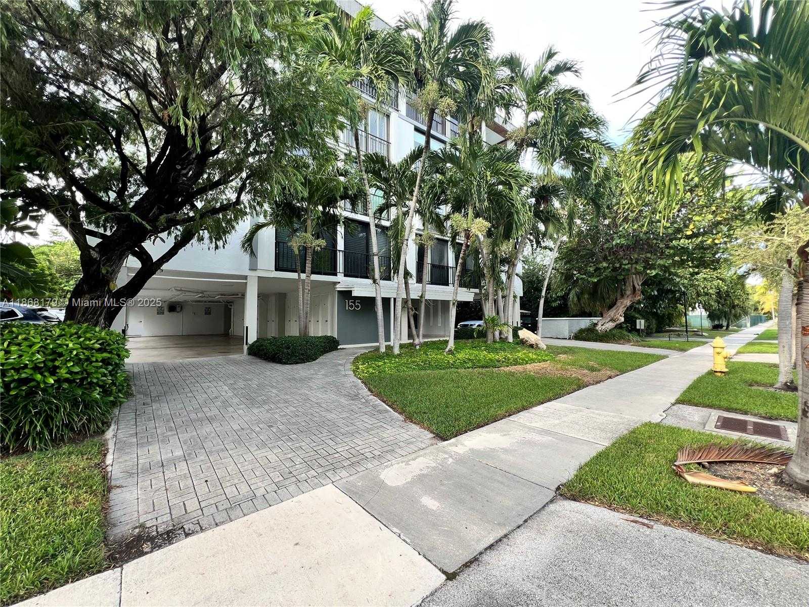 Small Image of 155 SUNRISE DR #3A, Key Biscayne Number 31