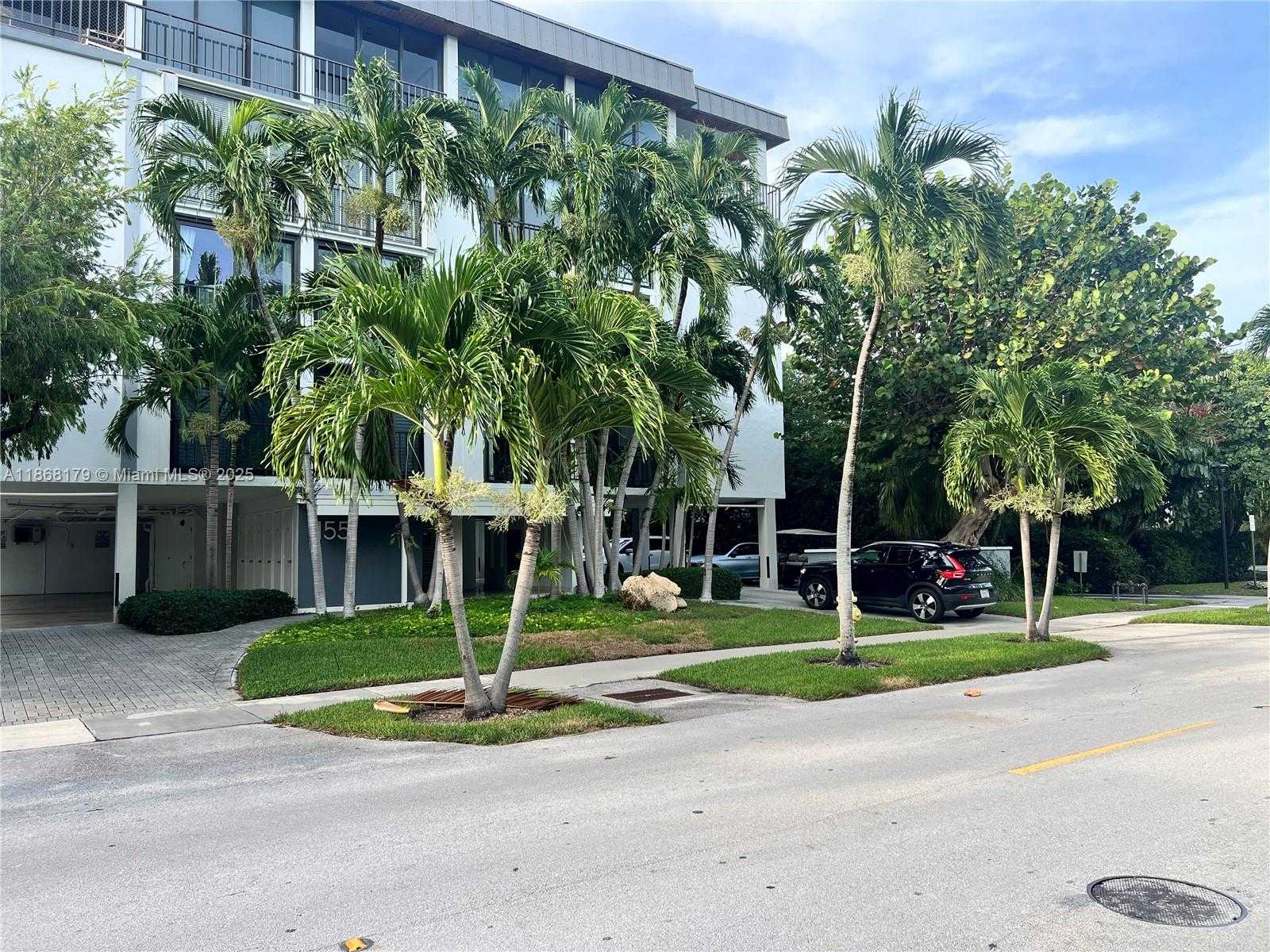 Small Image of 155 SUNRISE DR #3A, Key Biscayne Number 32